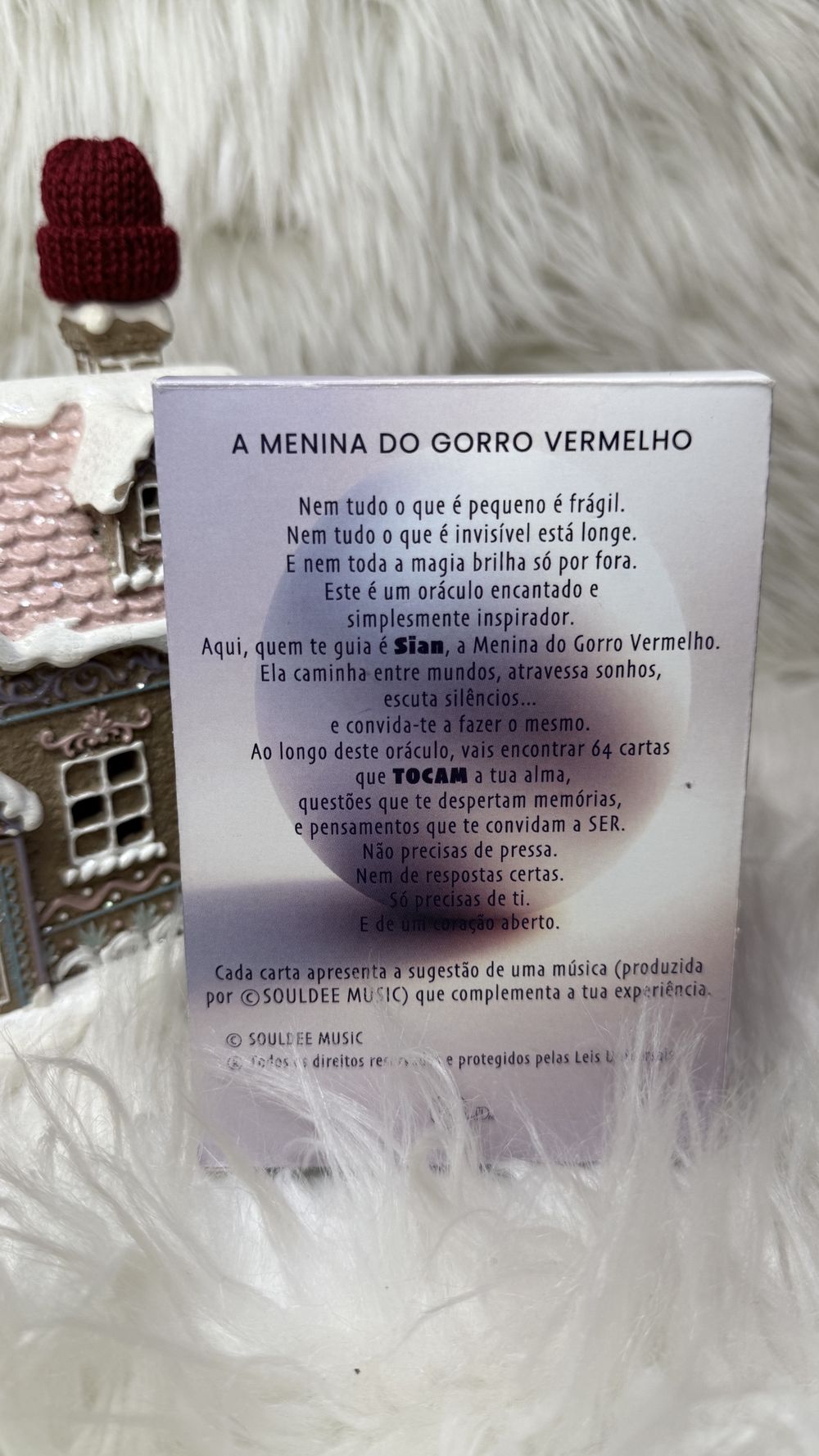 Verso da caixa, com o texto de apresentação do oráculo